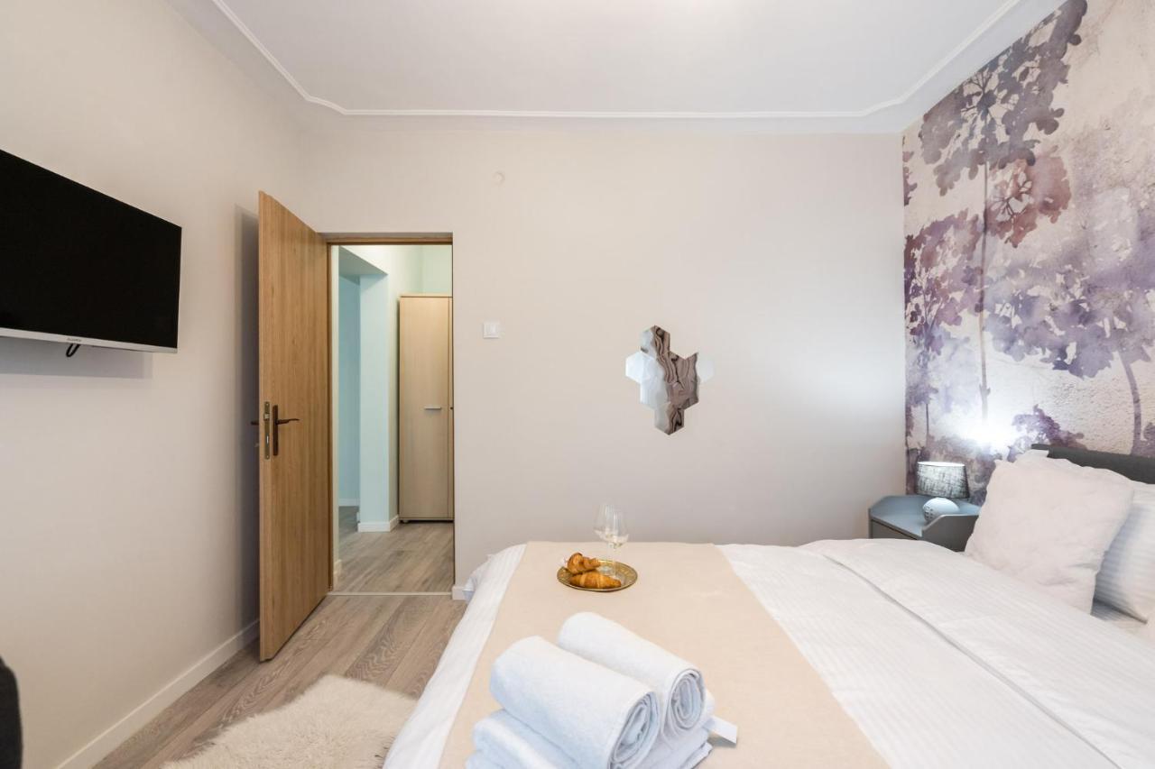 Felicity Apartment By The Park Boekarest Buitenkant foto